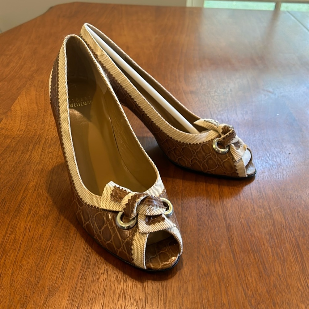 Stuart Weitzman - tan crocodile and linen peep toe heels. Size 9 M - Brand New